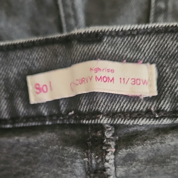 SO High Rise Curvy Mom Jean Shorts Size 11/30 Black Distressed Cutoff - Picture 7 of 7